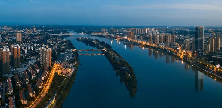 自带区域地标商业，改善品质5字头捡漏国企低密大盘！